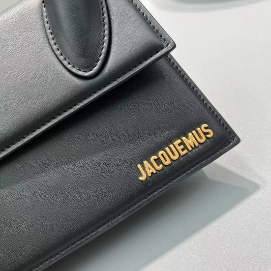 Pronta Entrega – Bolsa Modelo Jacquemus Le Chiquito Moyen