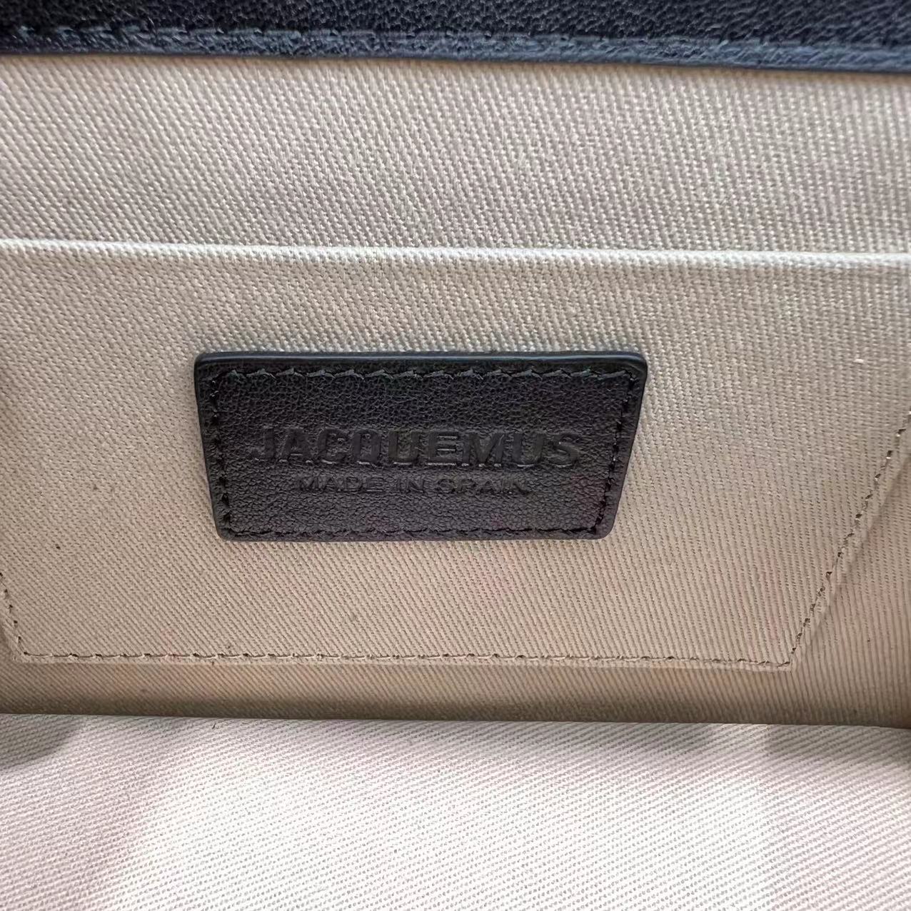 Pronta Entrega – Bolsa Modelo Jacquemus Le Chiquito Moyen