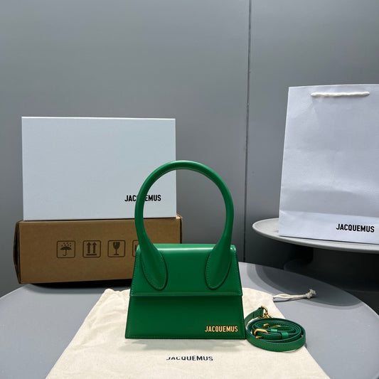 Pronta Entrega – Bolsa Modelo Jacquemus Le Chiquito Moyen