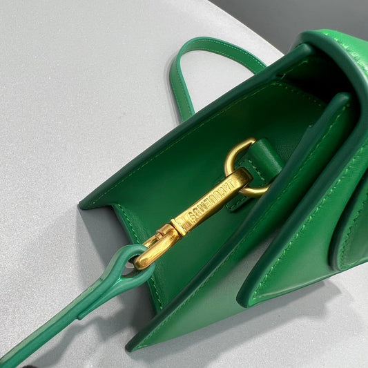 Pronta Entrega – Bolsa Modelo Jacquemus Le Chiquito Moyen