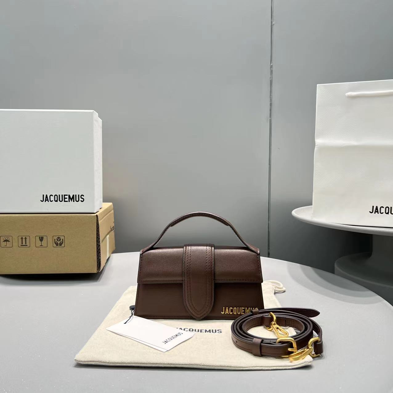 Pronta Entrega – Bolsa Modelo Jacquemus Tote Le Bambino de Couro