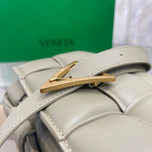 Pronta Entrega – Bolsa Modelo Bottega Cassete Transversal