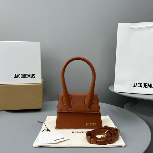 Pronta Entrega – Bolsa Modelo Jacquemus Le Chiquito Moyen