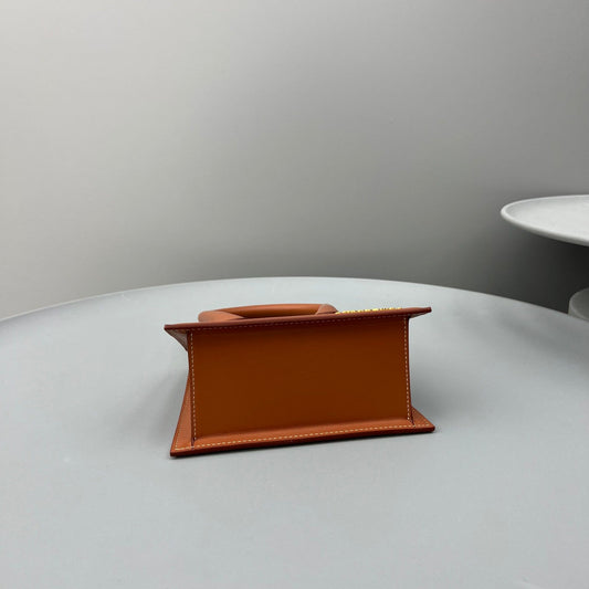 Pronta Entrega – Bolsa Modelo Jacquemus Le Chiquito Moyen