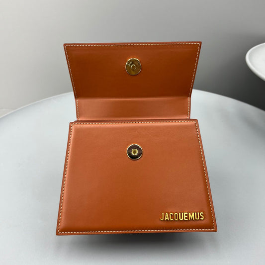 Pronta Entrega – Bolsa Modelo Jacquemus Le Chiquito Moyen