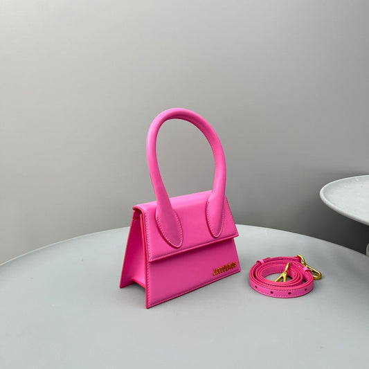 Pronta Entrega – Bolsa Modelo Jacquemus Le Chiquito Moyen