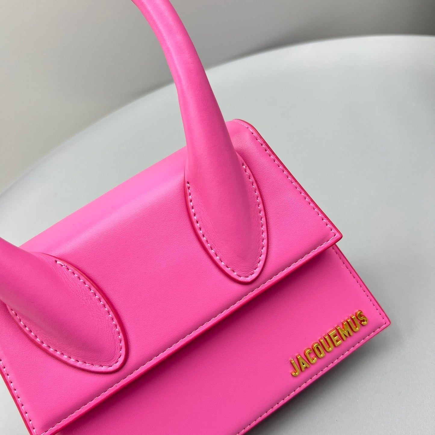 Pronta Entrega – Bolsa Modelo Jacquemus Le Chiquito Moyen