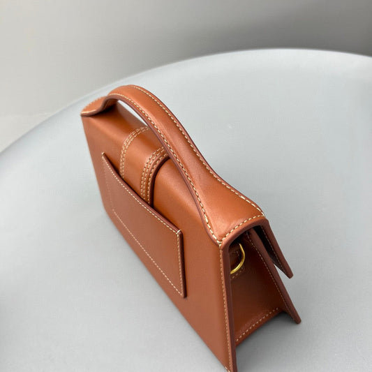 Pronta Entrega – Bolsa Modelo Jacquemus Tote Le Grand Bambino de Couro