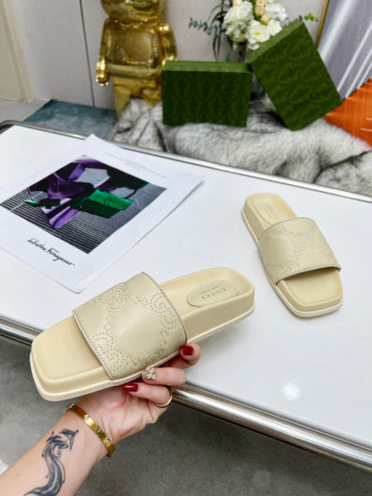 Pronta Entrega – Slide Modelo Gucci GG matelassê de Couro