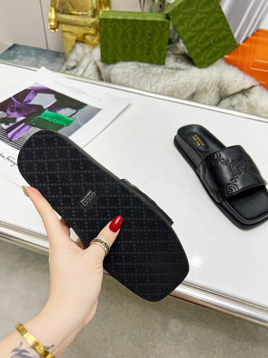 Pronta Entrega – Slide Modelo Gucci GG matelassê de Couro