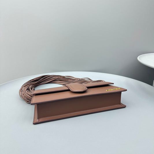 Pronta Entrega – Bolsa Modelo Jacquemus Le Bambino Long Ficiu