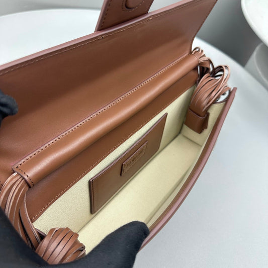 Pronta Entrega – Bolsa Modelo Jacquemus Le Bambino Long Ficiu