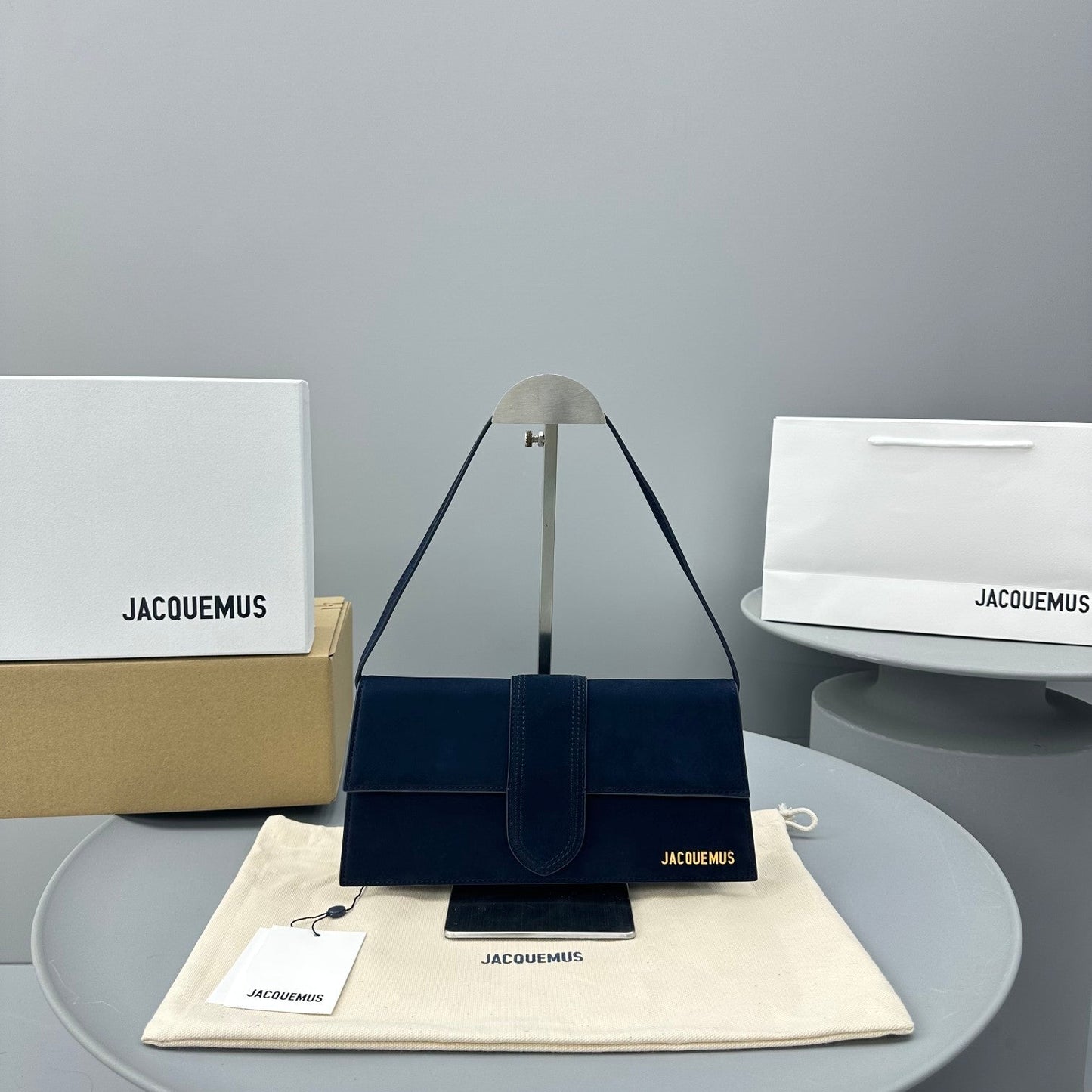Pronta Entrega – Bolsa Modelo Jacquemus Le Bambino Long Nobuck