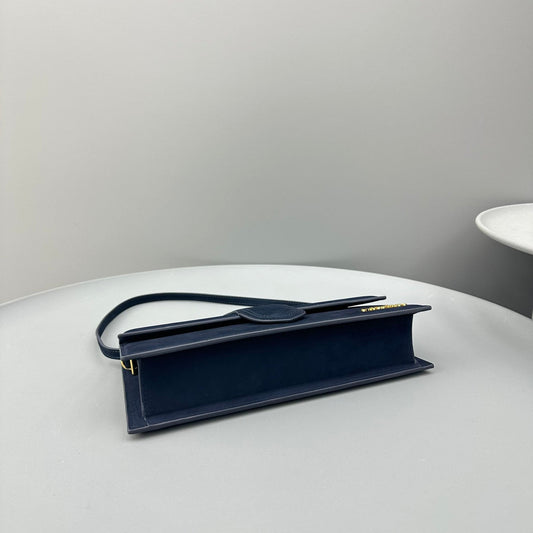 Pronta Entrega – Bolsa Modelo Jacquemus Le Bambino Long Nobuck