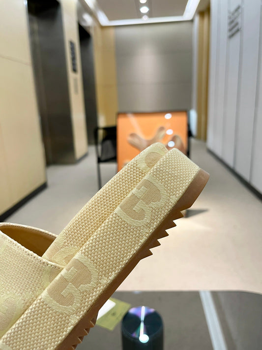 Pronta Entrega – Sandália Modelo Gucci Jumbo Plataforma GG