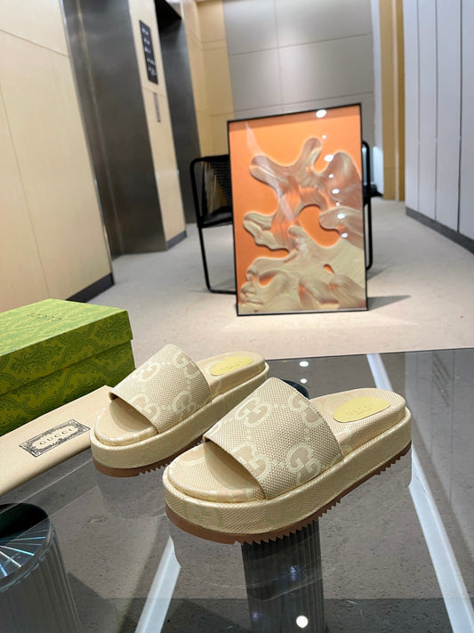 Pronta Entrega – Sandália Modelo Gucci Jumbo Plataforma GG