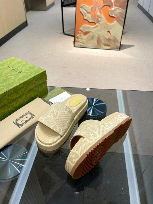 Pronta Entrega – Sandália Modelo Gucci Jumbo Plataforma GG