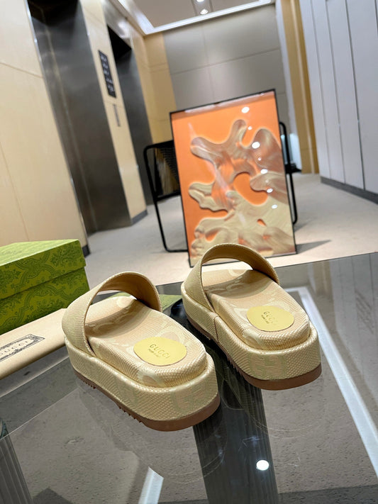 Pronta Entrega – Sandália Modelo Gucci Jumbo Plataforma GG