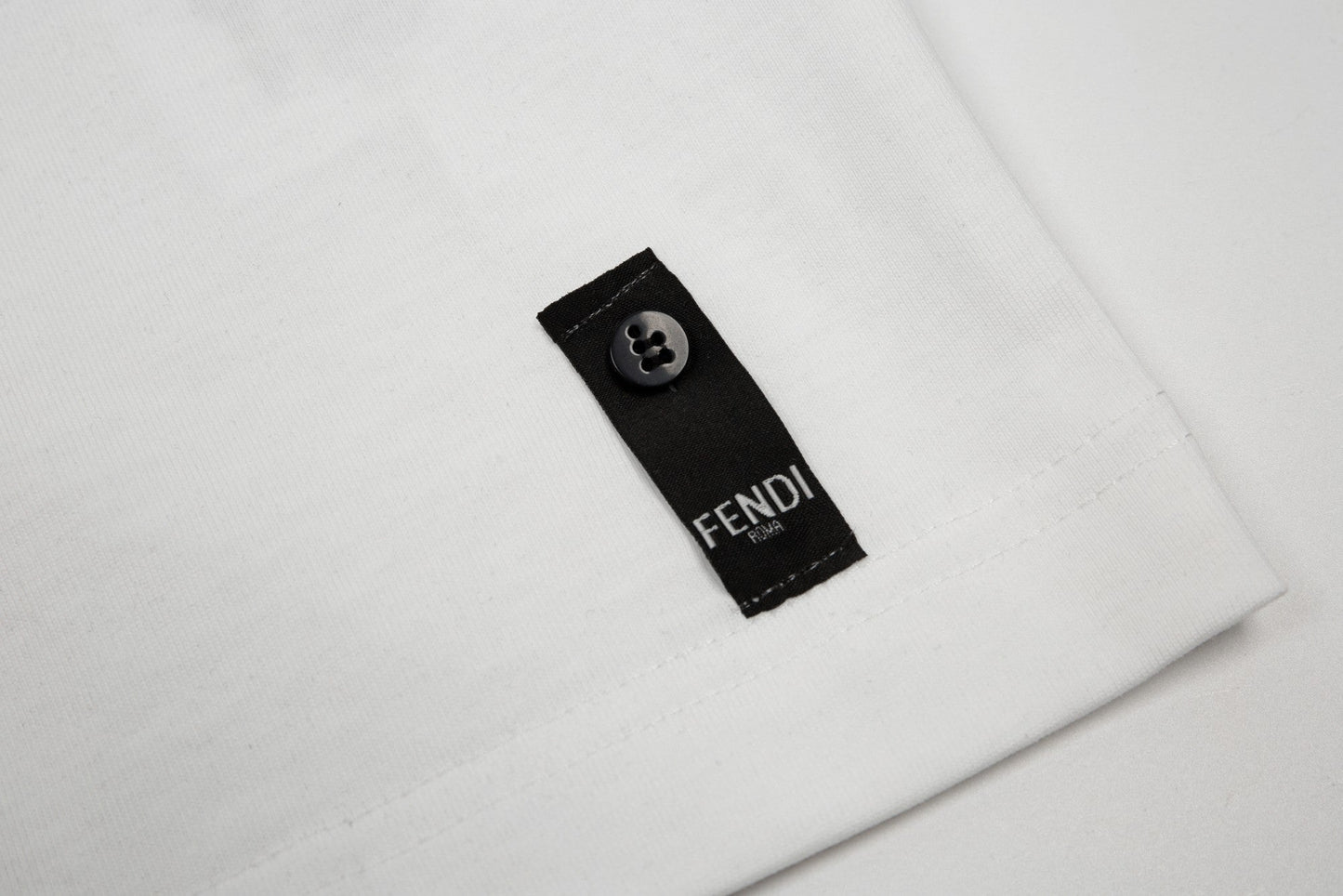 Pronta Entrega – Camiseta Modelo Fendi