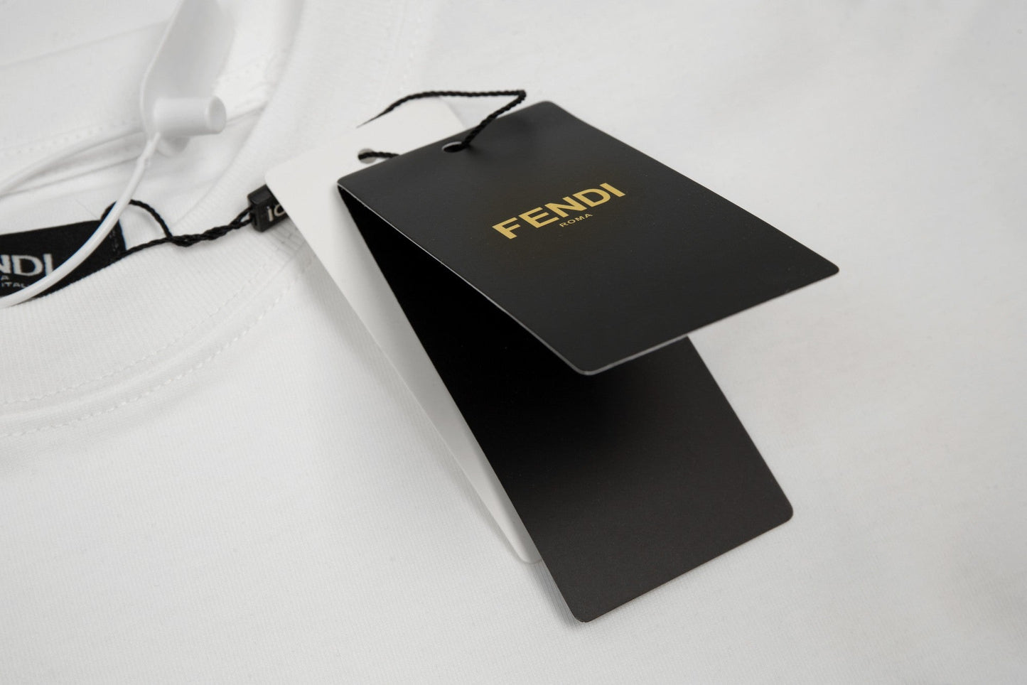 Pronta Entrega – Camiseta Modelo Fendi