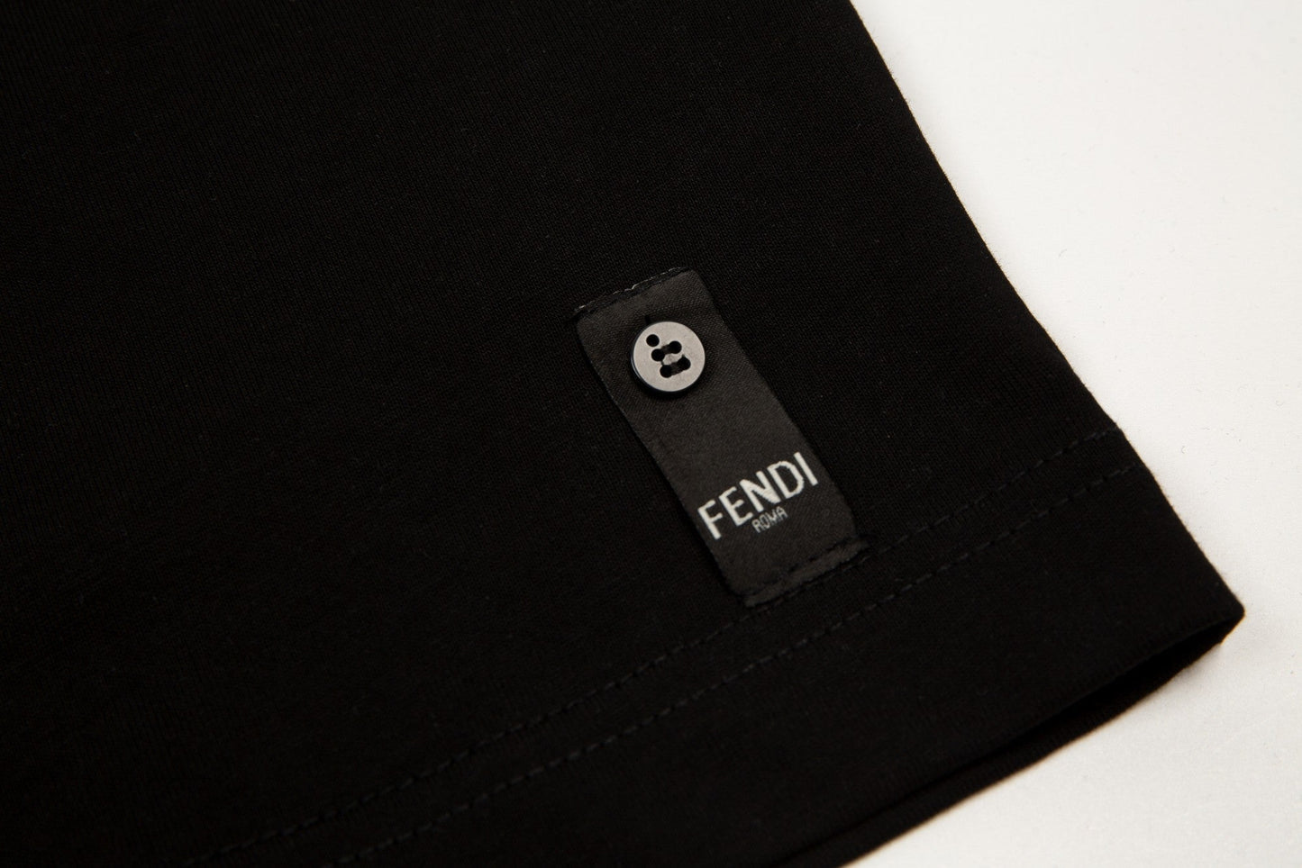Pronta Entrega – Camiseta Modelo Fendi