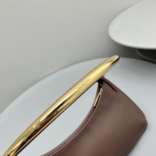 Pronta Entrega – Bolsa Modelo Jacquemus Le Bisou Mousqueton