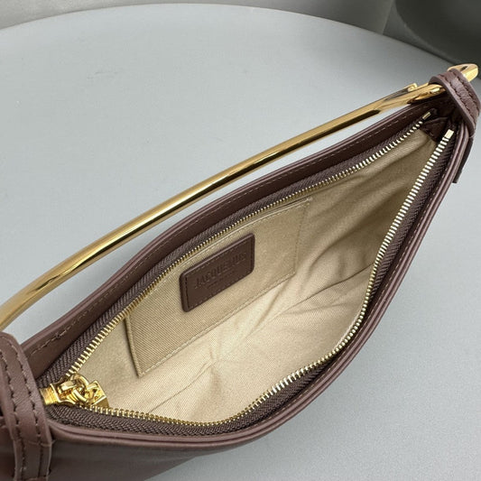 Pronta Entrega – Bolsa Modelo Jacquemus Le Bisou Mousqueton