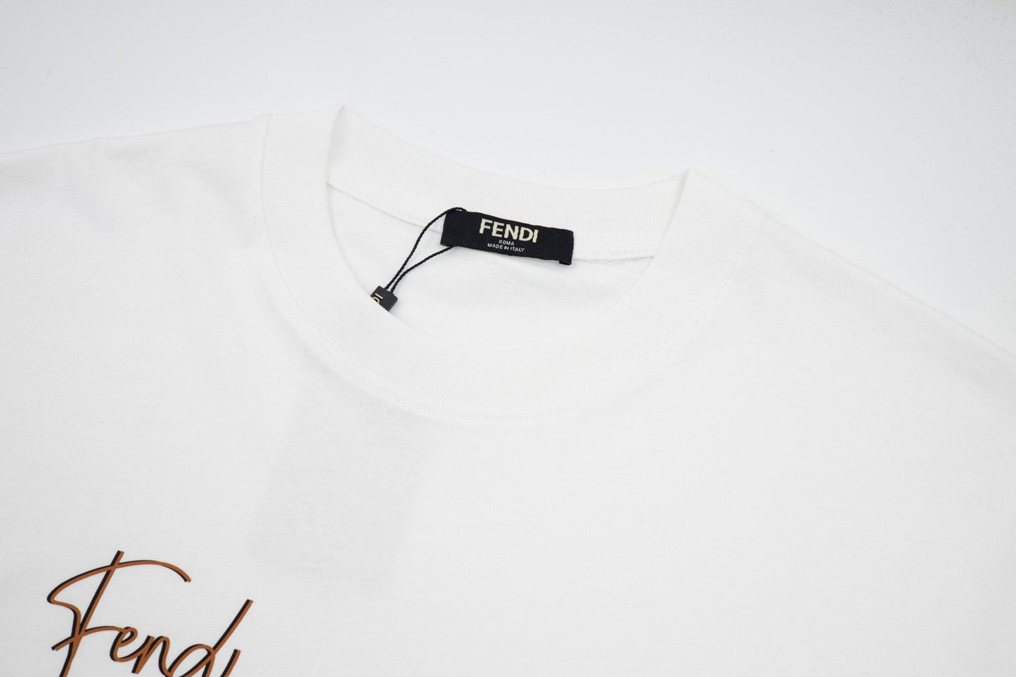 Pronta Entrega – Camiseta Modelo Fendi