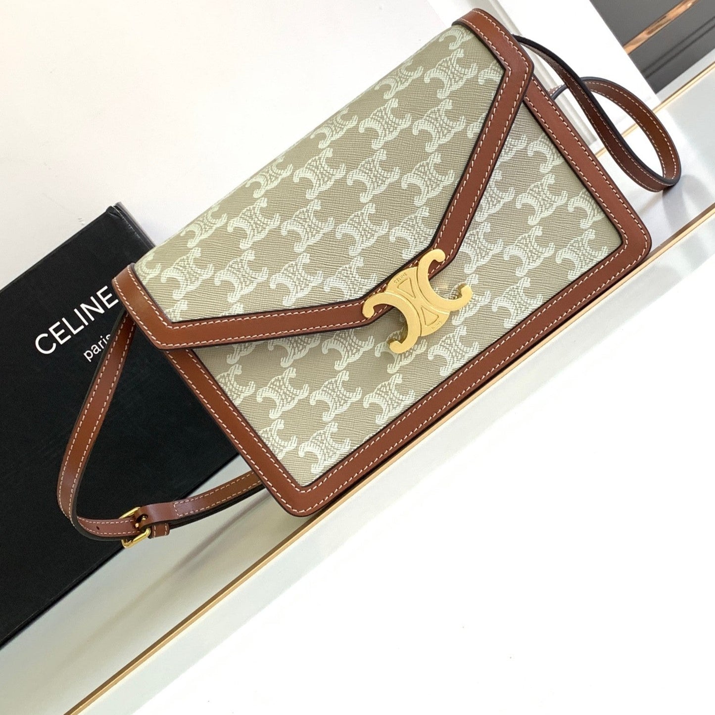 Pronta Entrega – PRONTA-ENTREGA – Bolsa Modelo Celine Envelope Triomphe
