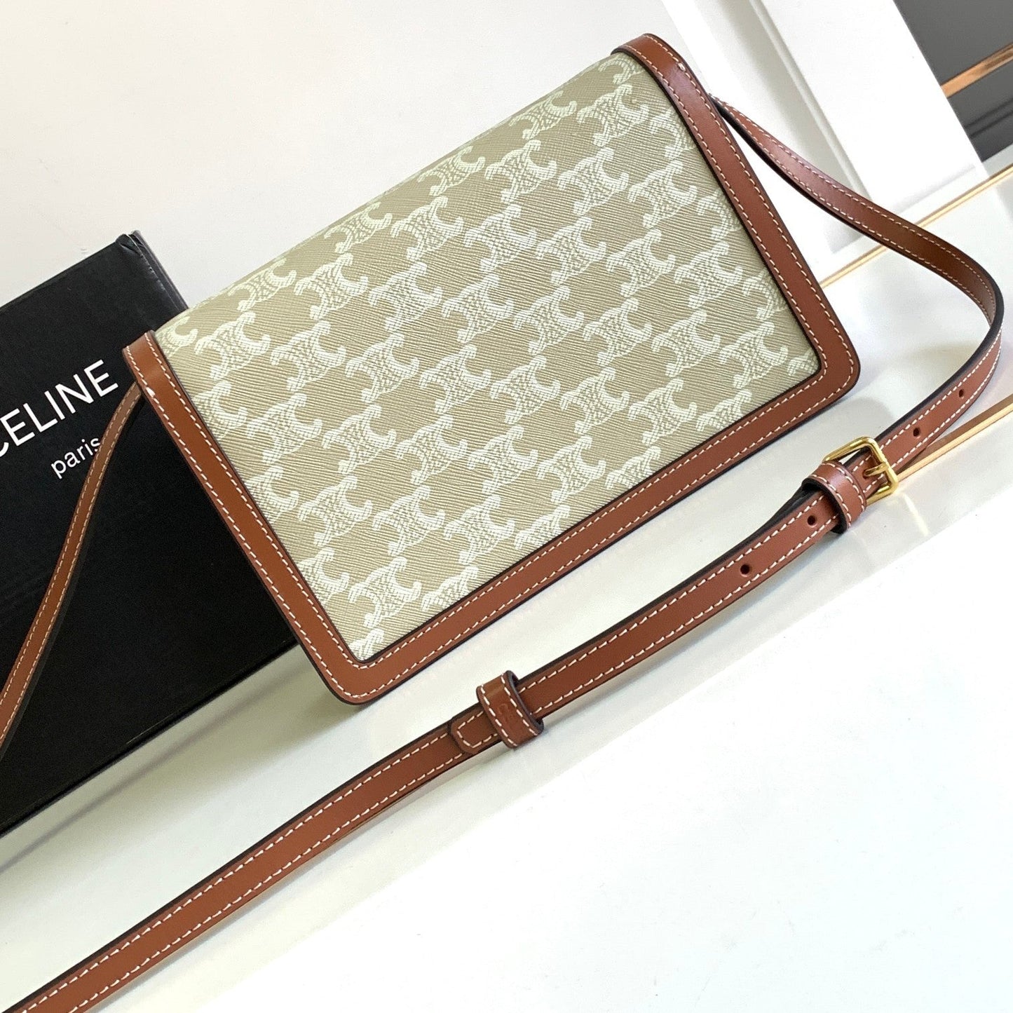 Pronta Entrega – PRONTA-ENTREGA – Bolsa Modelo Celine Envelope Triomphe