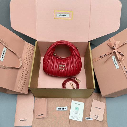 Pronta Entrega – Bolsa Miu Miu Hobo Wander Mini em Napa Matelassê