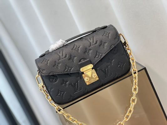 Pronta Entrega – Bolsa Louis Vuitton Pochette Métis East West