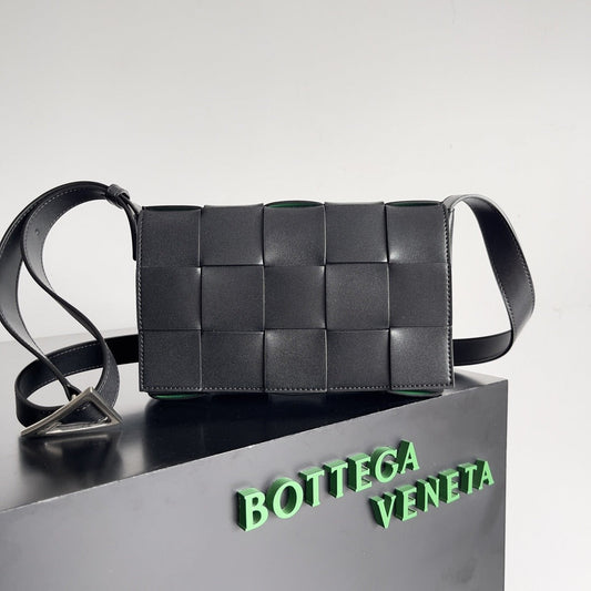 Pronta Entrega – Bolsa Modelo Bottega Cassete Transversal