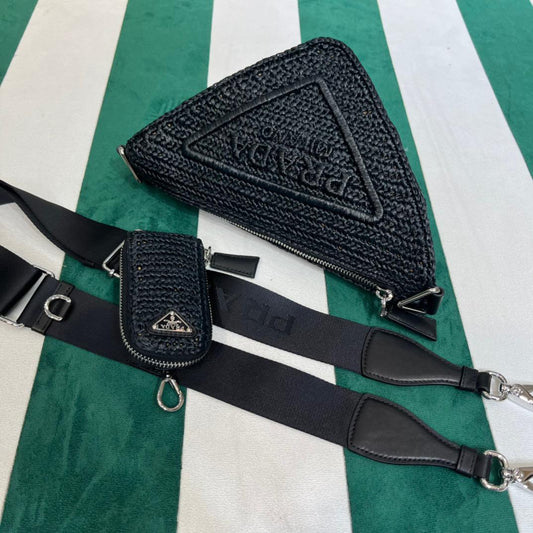 Pronta Entrega – Bolsa Modelo Prada Bandoleira Triangular em Ráfia