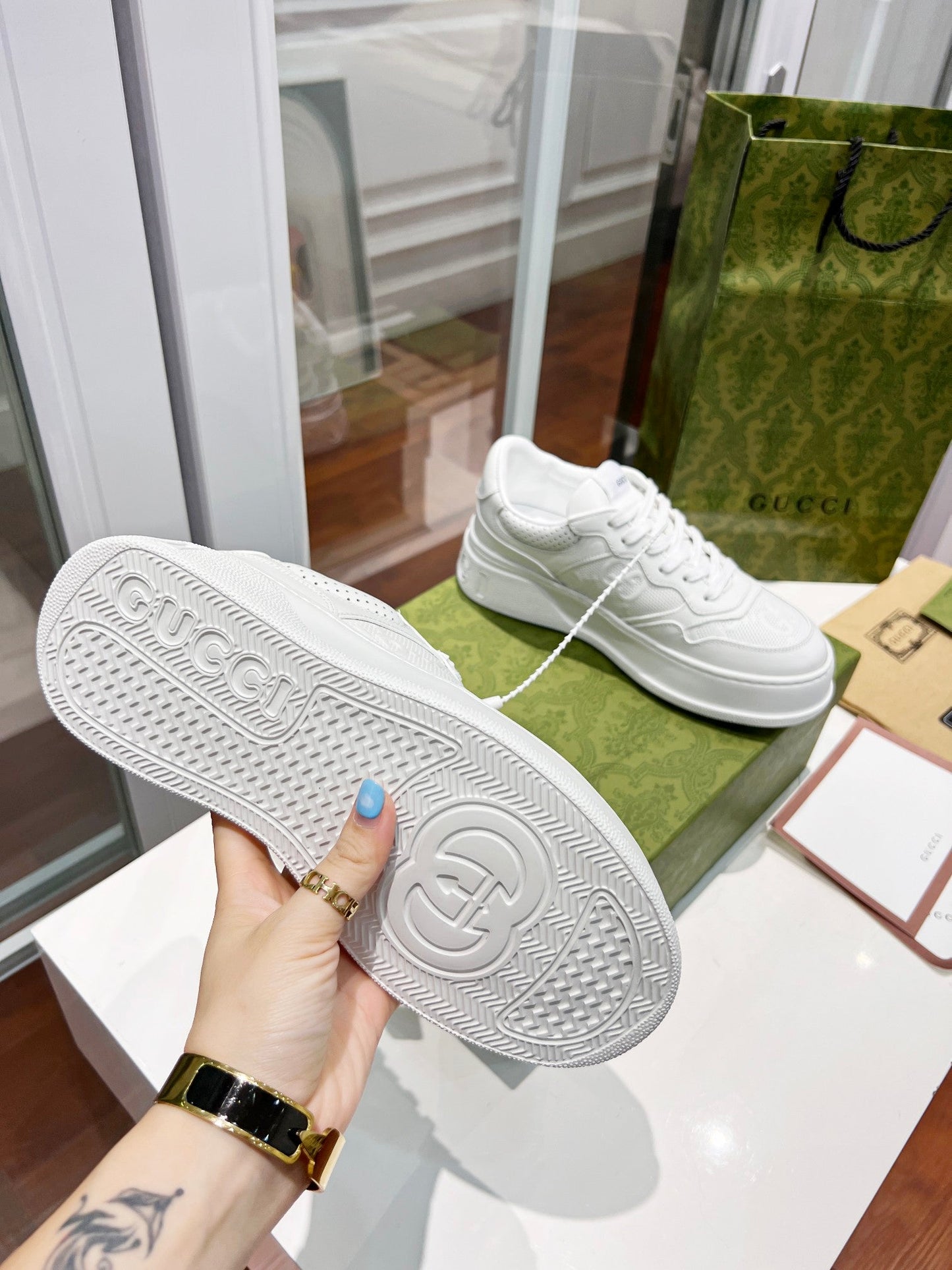 Pronta Entrega – Sneaker Gucci GG em Relevo