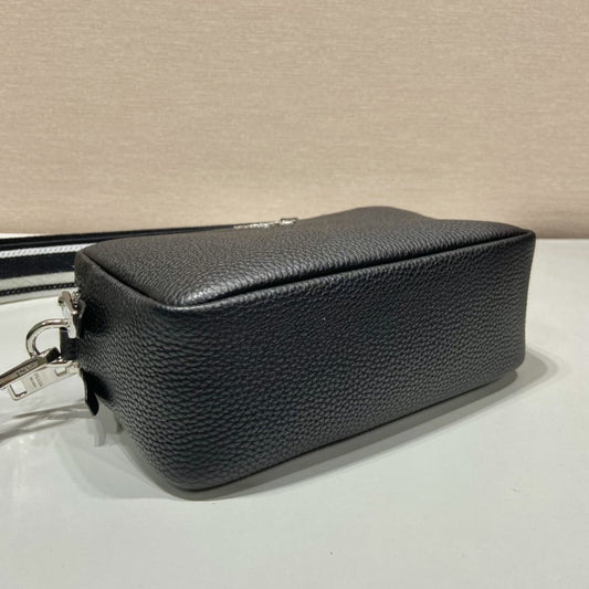 Pronta Entrega – Bolsa Modelo Prada em Couro com Alça de Ombro