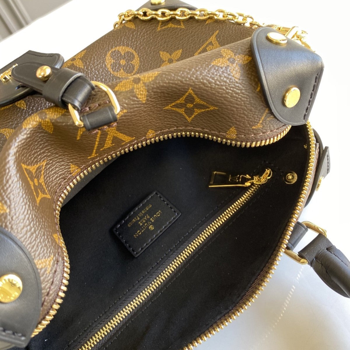 Pronta Entrega – Bolsa Modelo Louis Vuitton Petite Malle Souple Monogram Preto e Bege