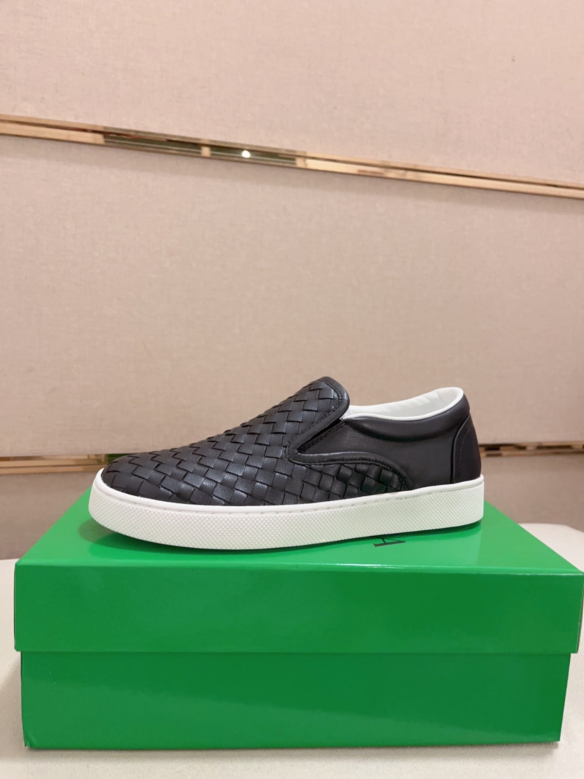 Pronta Entrega – Tênis Modelo Bottega Veneta Slip On