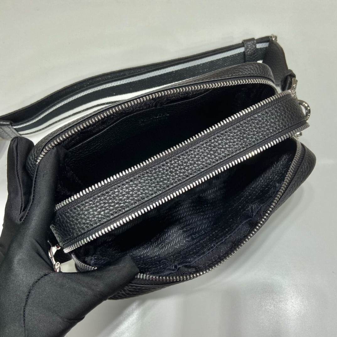 Pronta Entrega – Bolsa Modelo Prada em Couro com Alça de Ombro