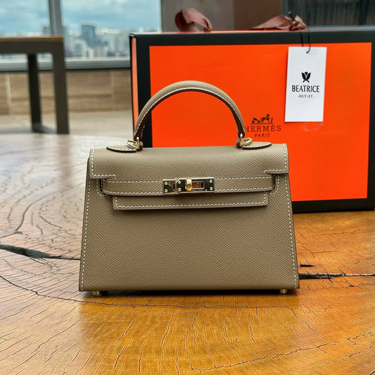 Pronta Entrega – PRONTA-ENTREGA – HERMÈS KELLY SELLIER MINI 20 ETOUPE EPSOM GOLD HARDWARE