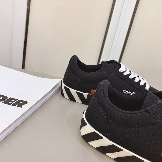 Pronta Entrega – Tênis Modelo Off-White Low Vulcanized