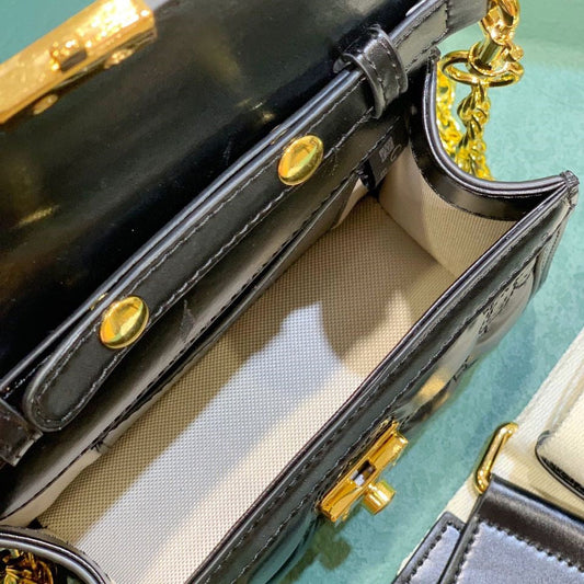 Pronta Entrega – PRONTA-ENTREGA – Bolsa Modelo Gucci tiracolo de couro com GG