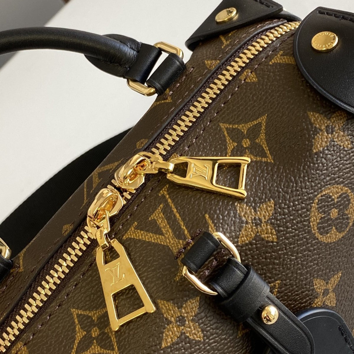 Pronta Entrega – Bolsa Modelo Louis Vuitton Petite Malle Souple Monogram Preto e Bege