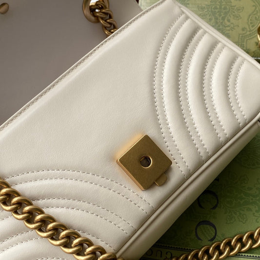 Pronta Entrega – Gucci Bolsa GG Marmont Matelassê Média