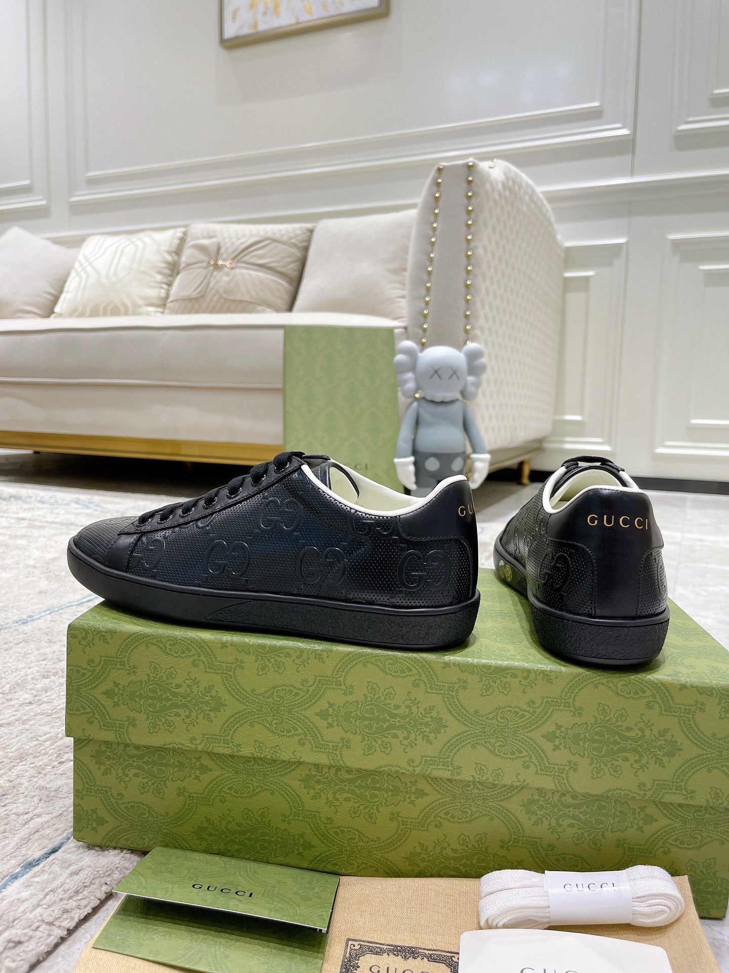 Pronta Entrega – Sneaker Modelo GG com Relevo