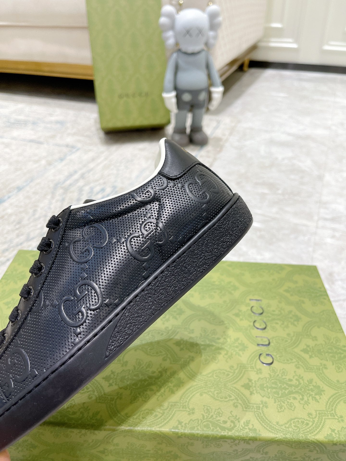 Pronta Entrega – Sneaker Modelo GG com Relevo