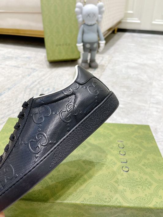 Pronta Entrega – Sneaker Modelo GG com Relevo