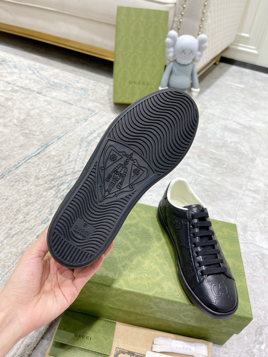 Pronta Entrega – Sneaker Modelo GG com Relevo