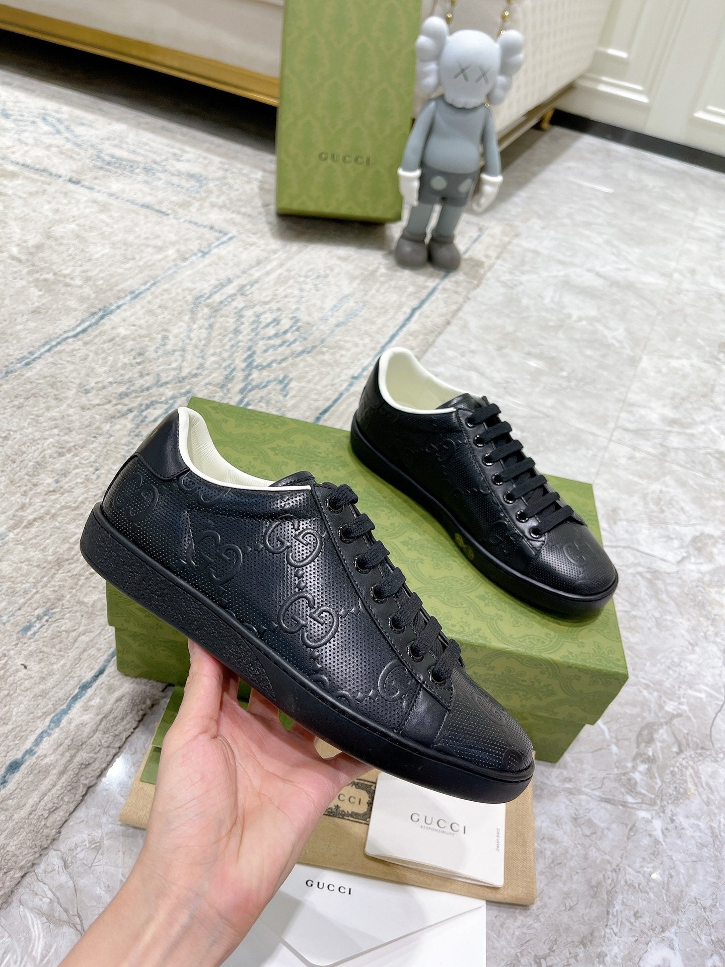 Pronta Entrega – Sneaker Modelo GG com Relevo