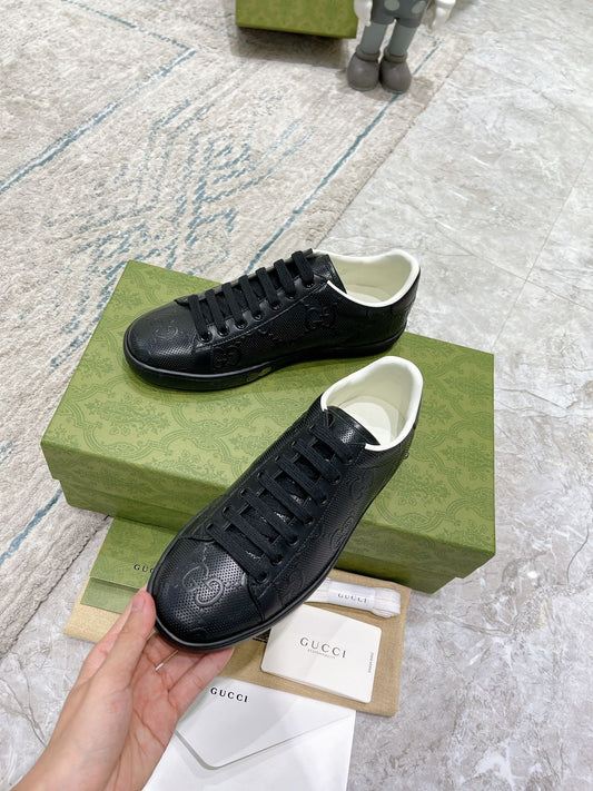 Pronta Entrega – Sneaker Modelo GG com Relevo